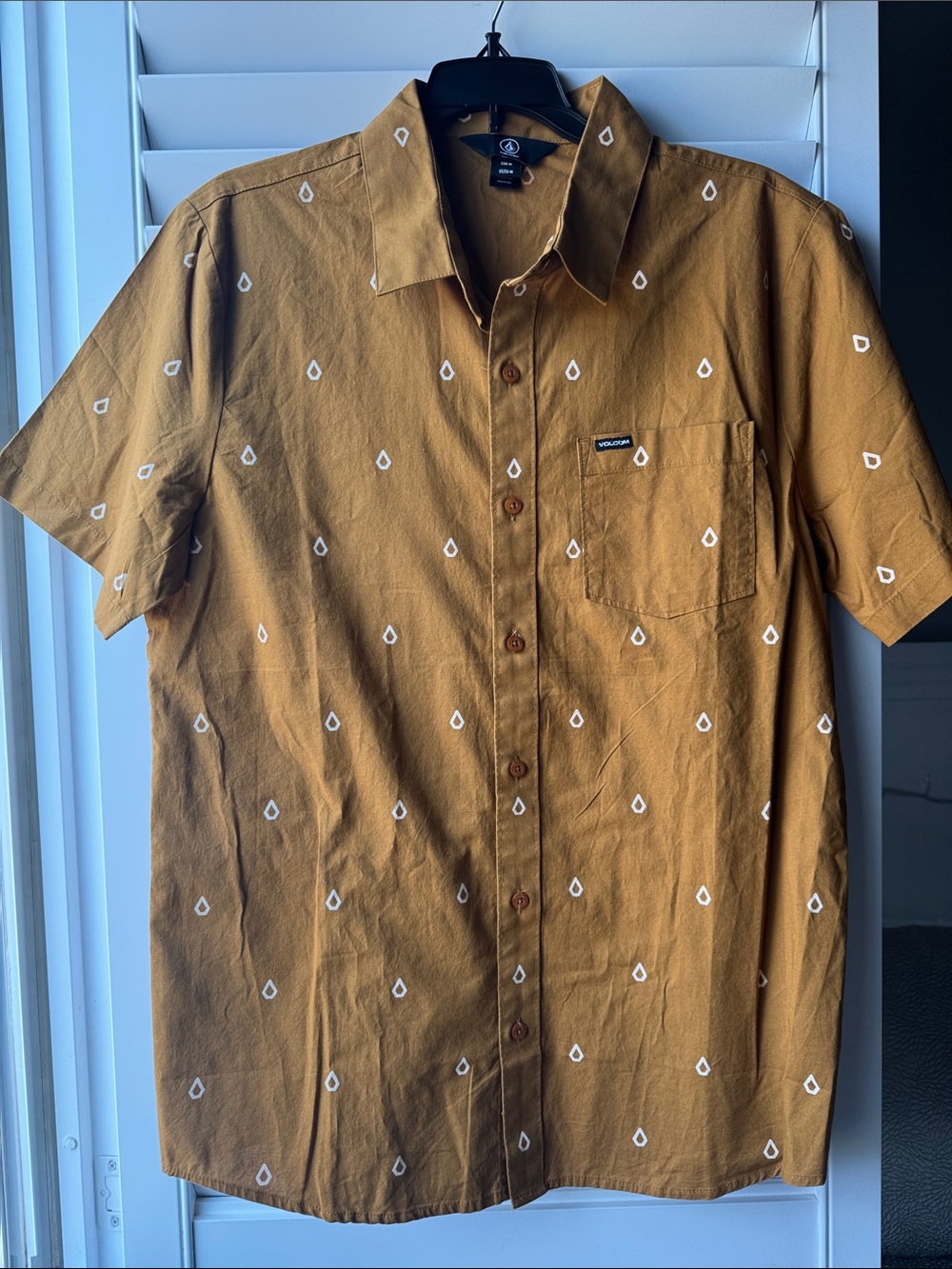 Volcom Men's Mustard Brown Short-Sleeve Button-Up Shirt Medium